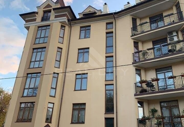 Продаж чотирьохкімнатної квартири, вул. Лисенка М. м. Львів