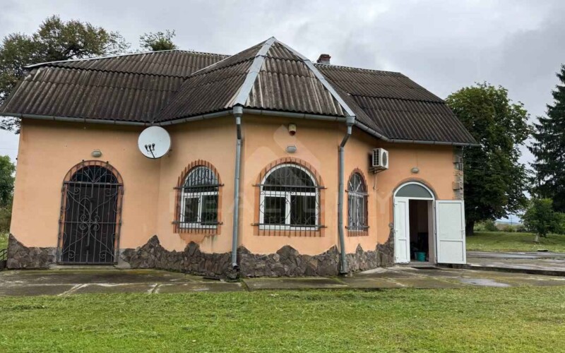 Продаж коменційного приміщення, вул. Шкільна. с. Черниця. Львівська область.