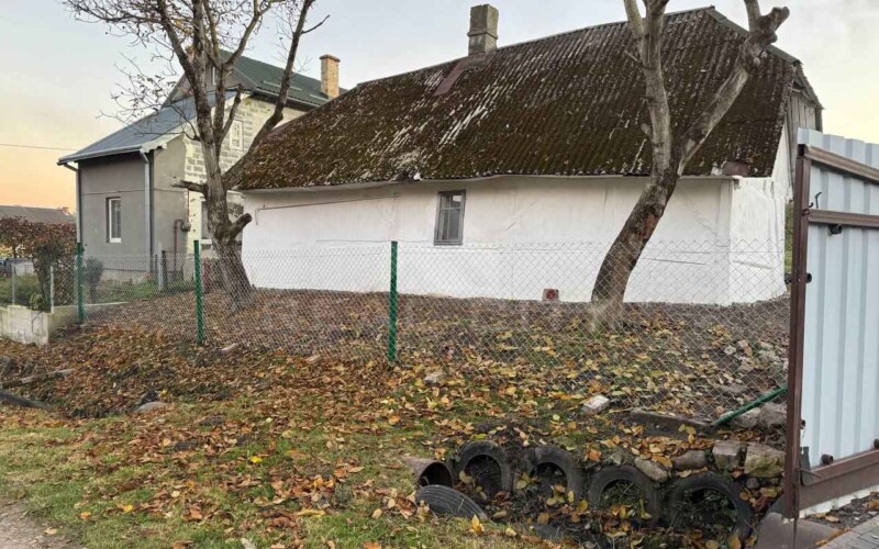 Продаж земельної ділянки з будинком с. Виннички. Львівська область.