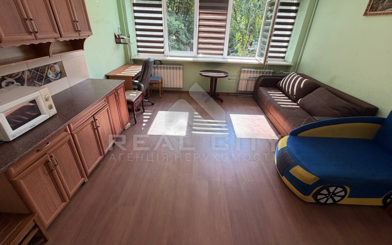 Продаж 1-ї кімнати в гуртожитку, вул. Орлина. м. Львів